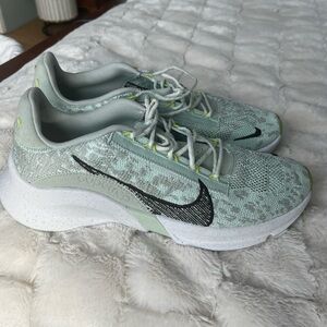 Nike  women’s Size 13